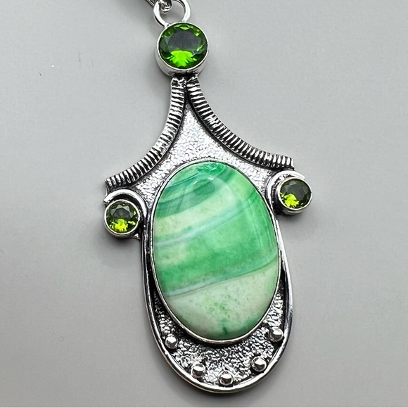 New Green Enhanced Agate w Sim Peridot Silver Overlay Pendant Necklace w Cord - Picture 4 of 7